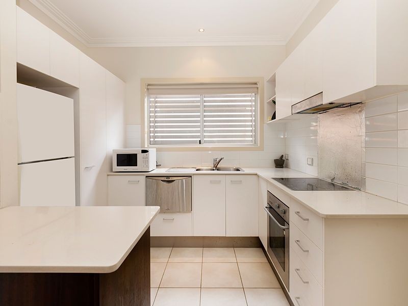 2/25 Rennie Street, Indooroopilly QLD 4068