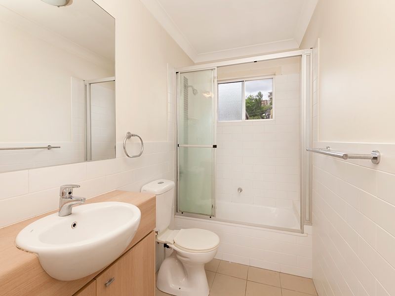 2/25 Rennie Street, Indooroopilly QLD 4068