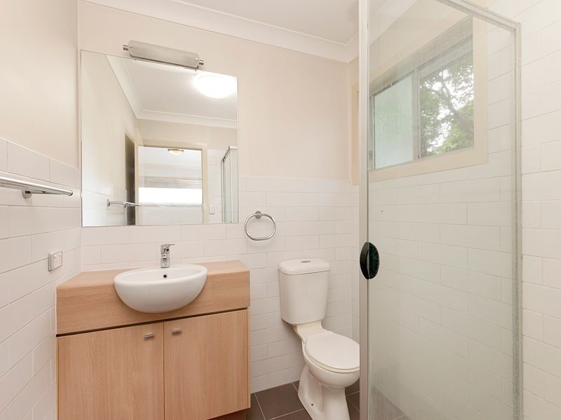 2/25 Rennie Street, Indooroopilly QLD 4068