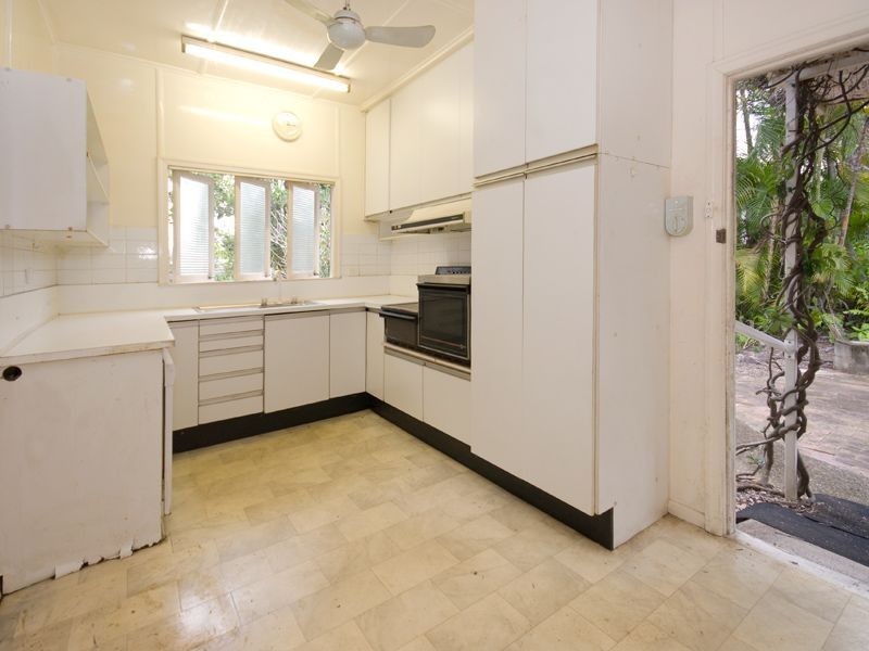57 Boomerang Road, St Lucia QLD 4067