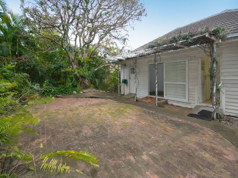 57 Boomerang Road, St Lucia QLD 4067