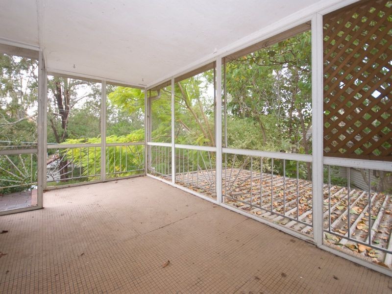 57 Boomerang Road, St Lucia QLD 4067