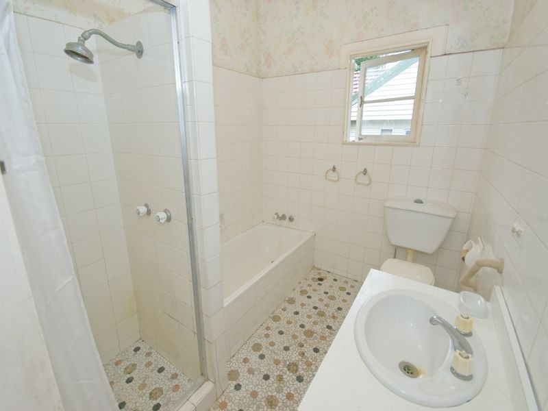 57 Boomerang Road, St Lucia QLD 4067