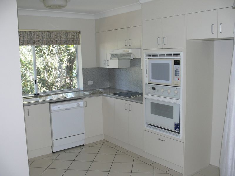 8/130 Central Avenue, Indooroopilly QLD 4068