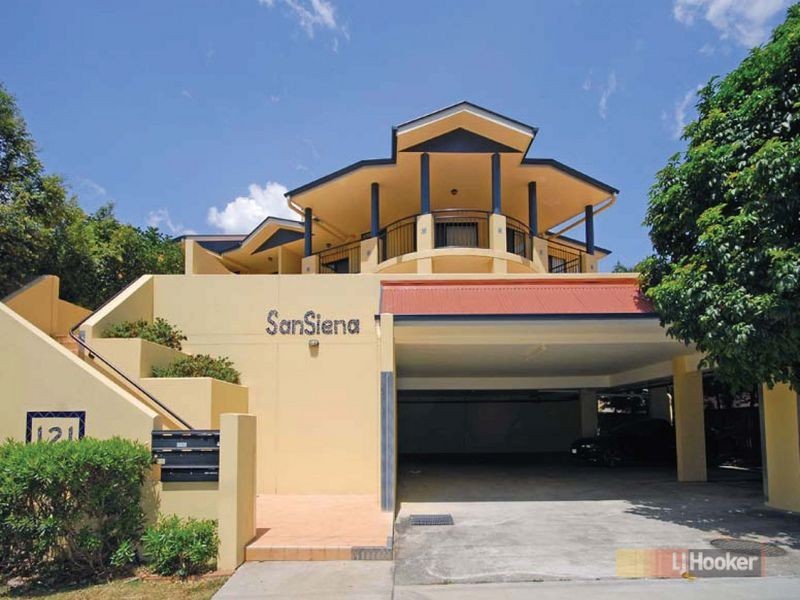 3/121 Sir Fred Schonell Drive, St Lucia QLD 4067