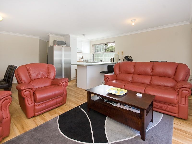 2/11 Sir Fred Schonell Drive, St Lucia QLD 4067