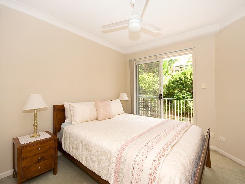 2/11 Sir Fred Schonell Drive, St Lucia QLD 4067