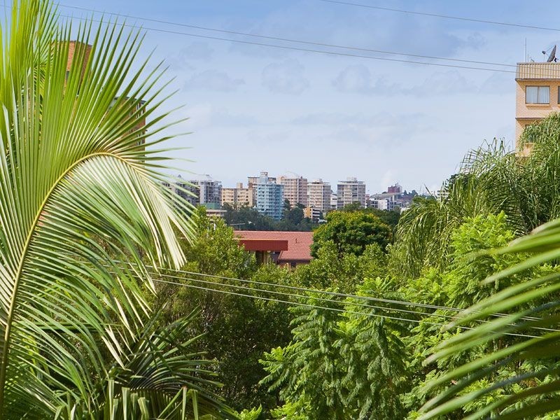 2/11 Sir Fred Schonell Drive, St Lucia QLD 4067