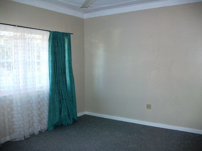87 Tenth Avenue, St Lucia QLD 4067