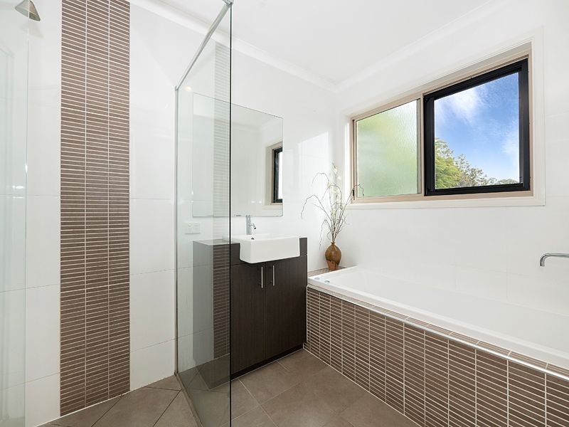 18 Ironbark Place, Bellbowrie QLD 4070