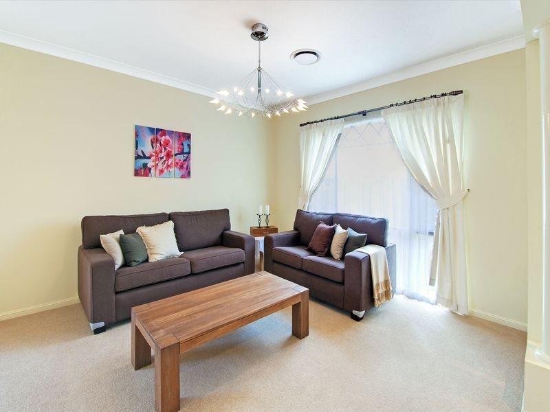 1 Hendos Place, Moggill QLD 4070