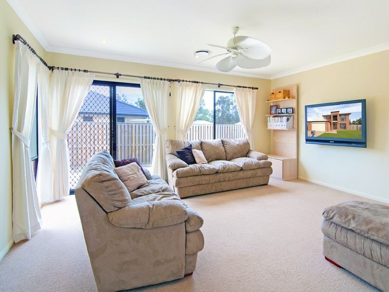 1 Hendos Place, Moggill QLD 4070