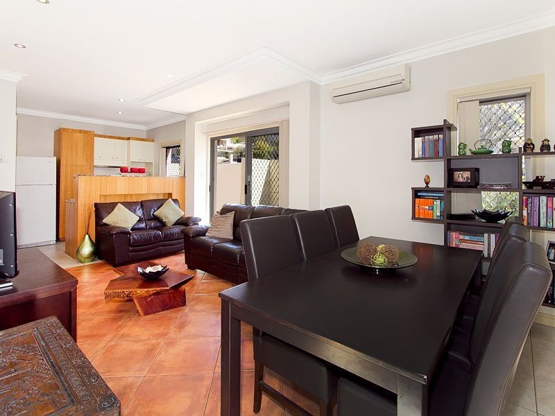 2/90 Sherwood Road, Toowong QLD 4066