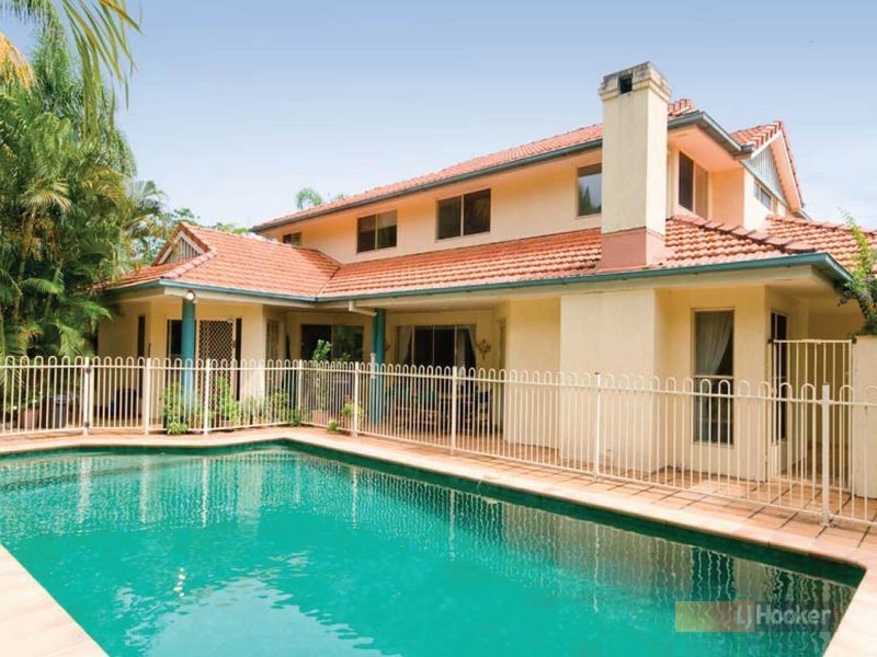 2 Candlebark Crescent, Chapel Hill QLD 4069