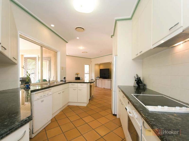 2 Candlebark Crescent, Chapel Hill QLD 4069