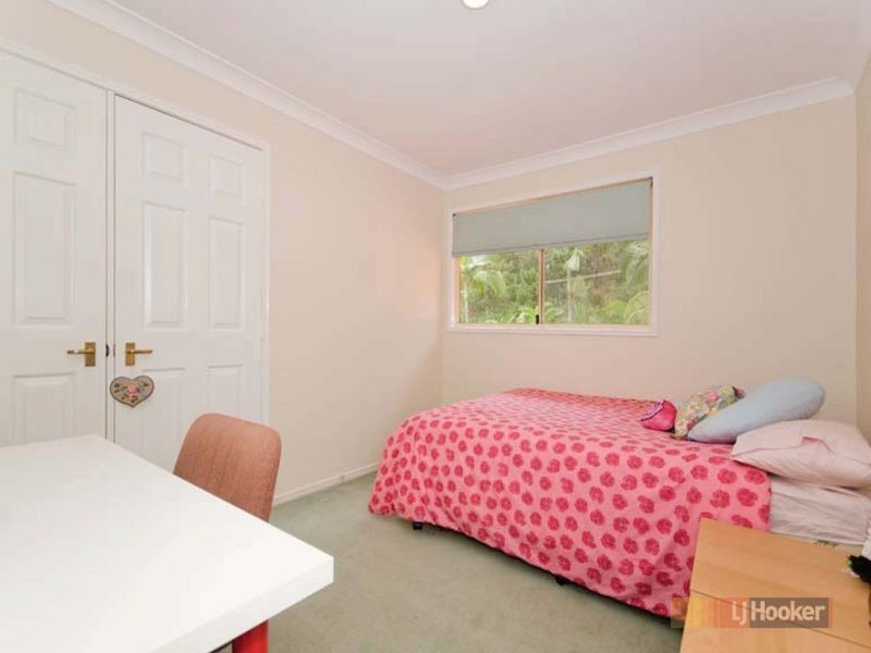 2 Candlebark Crescent, Chapel Hill QLD 4069