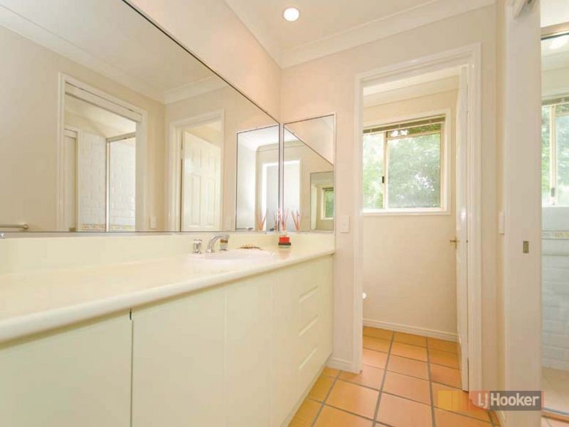 2 Candlebark Crescent, Chapel Hill QLD 4069