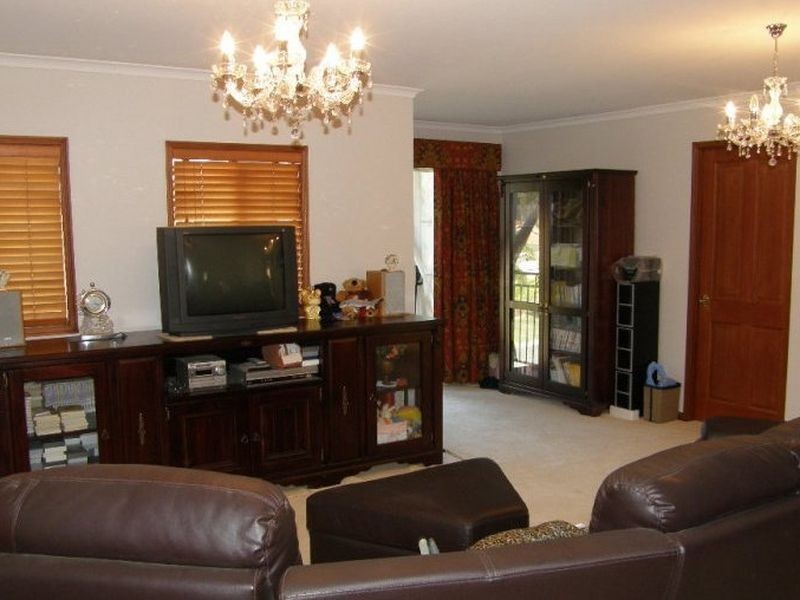 4 Haase Place, Bellbowrie QLD 4070