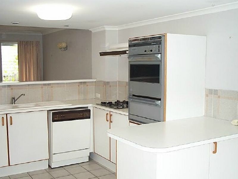 2/126 Clarence Road, Indooroopilly QLD 4068