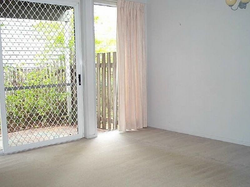 2/126 Clarence Road, Indooroopilly QLD 4068