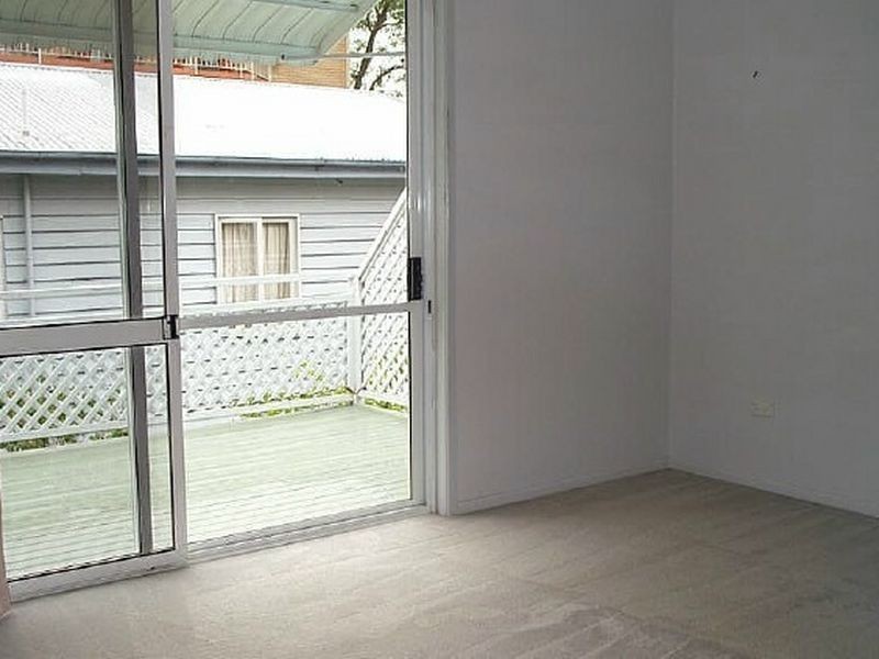 2/126 Clarence Road, Indooroopilly QLD 4068