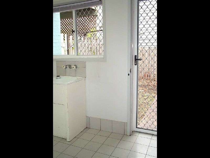 2/126 Clarence Road, Indooroopilly QLD 4068