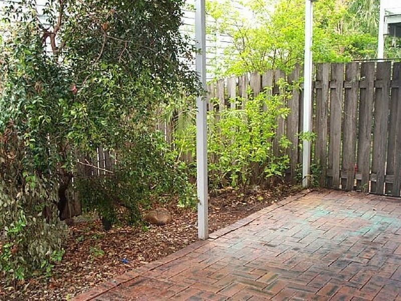 2/126 Clarence Road, Indooroopilly QLD 4068