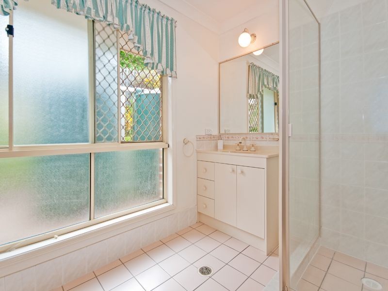 15 Sexton Place, Bellbowrie QLD 4070