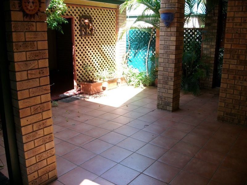 2/124 Carmody Road, St Lucia QLD 4067