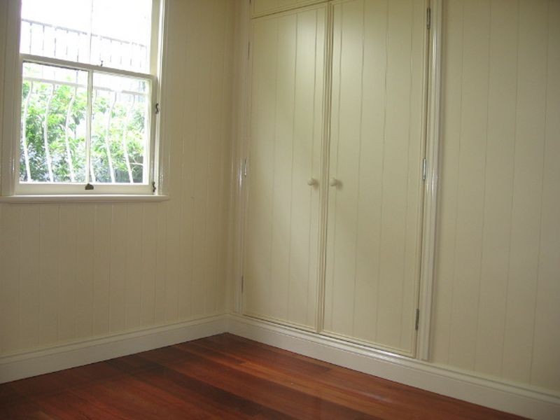 16 Greenlaw Street, Indooroopilly QLD 4068