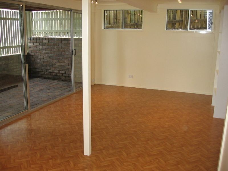 16 Greenlaw Street, Indooroopilly QLD 4068