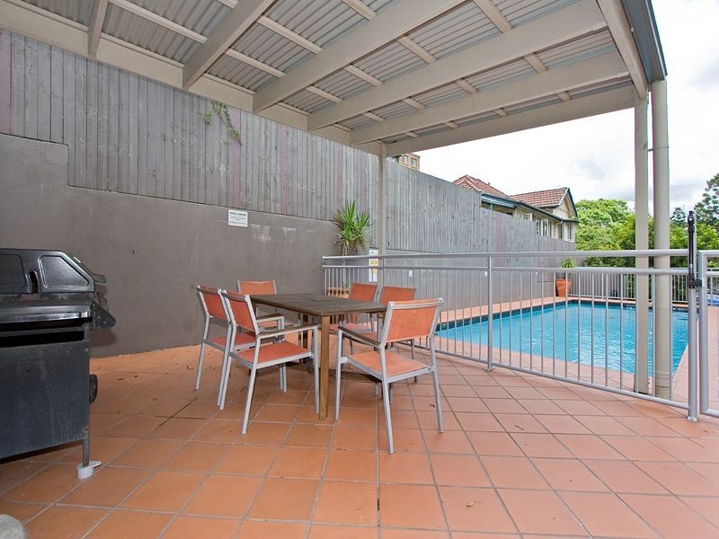 12/36 Holland Street, Toowong QLD 4066