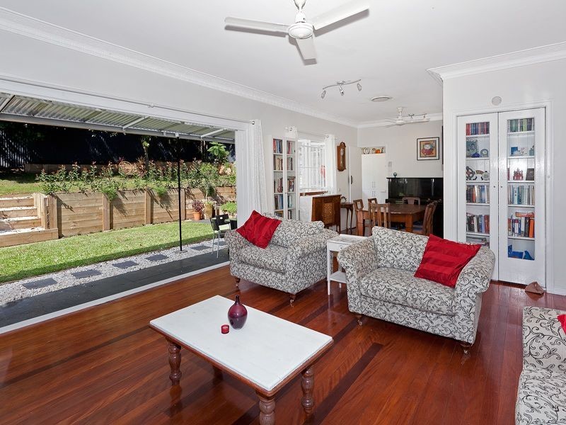 71 Iona Terrace, Taringa QLD 4068