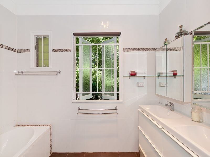 71 Iona Terrace, Taringa QLD 4068