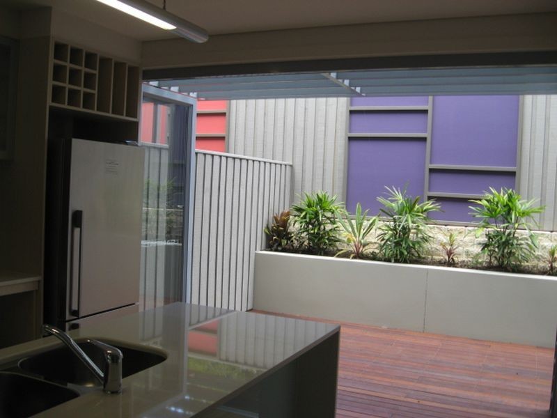 61 Douglas Street, St Lucia QLD 4067