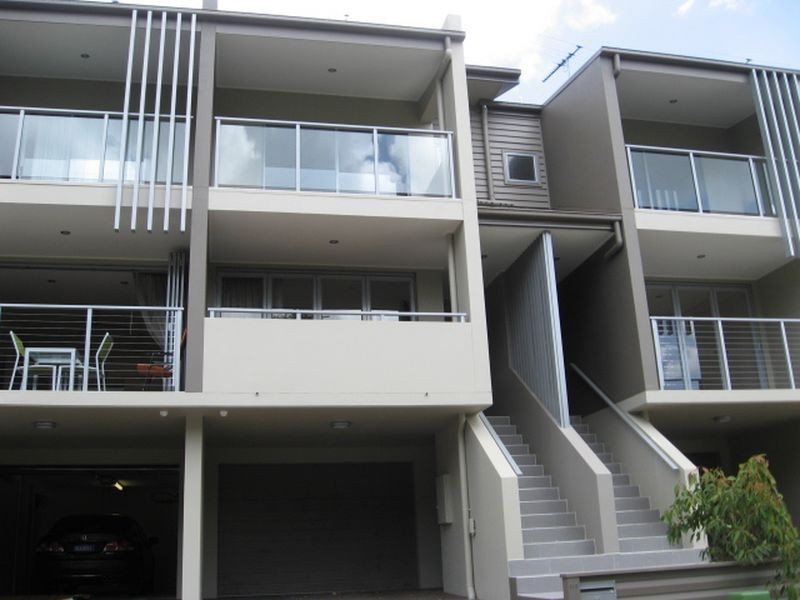 61 Douglas Street, St Lucia QLD 4067