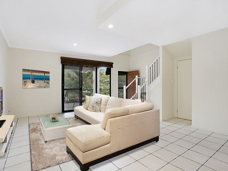 2/76 Armadale Street, St Lucia QLD 4067