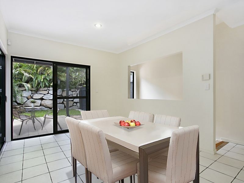 2/76 Armadale Street, St Lucia QLD 4067