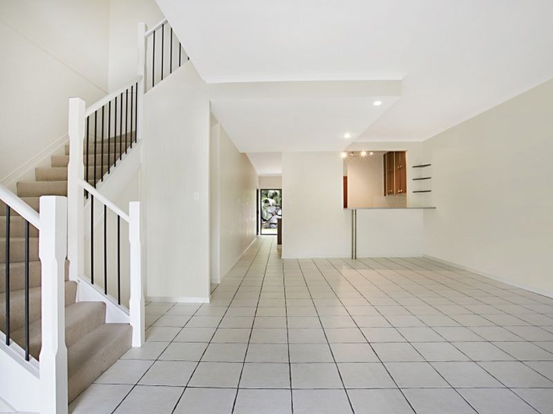 2/76 Armadale Street, St Lucia QLD 4067