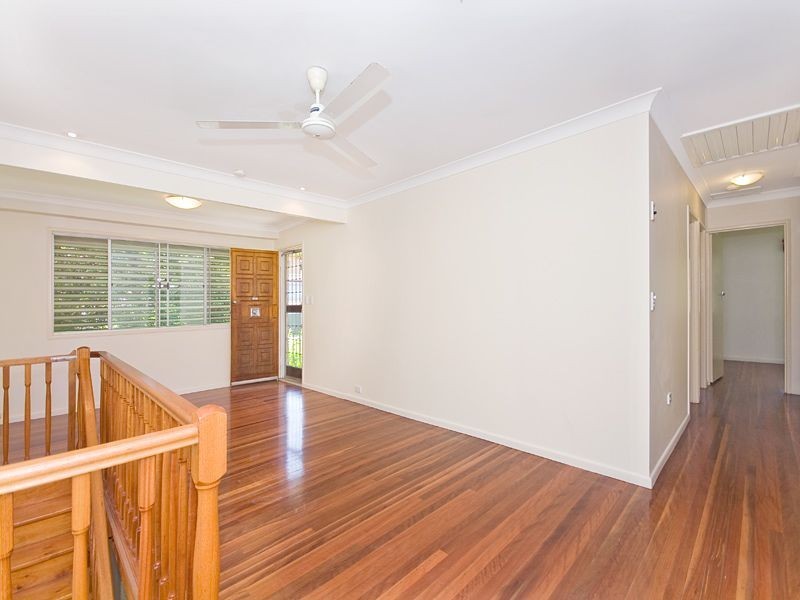 7 Praeger Street, Chapel Hill QLD 4069