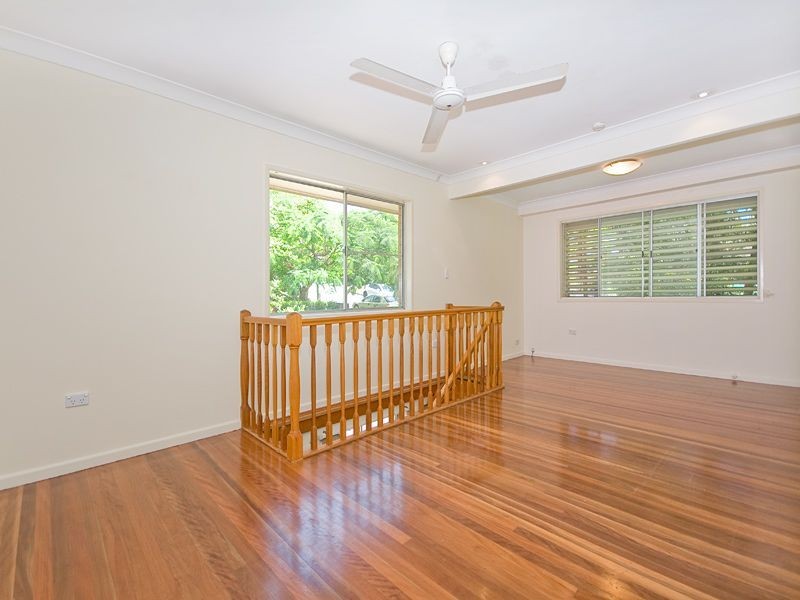 7 Praeger Street, Chapel Hill QLD 4069