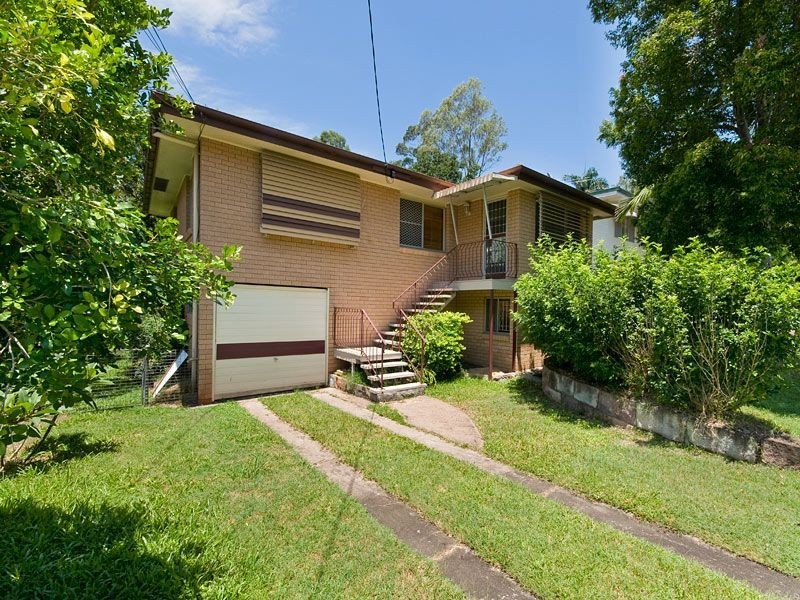 7 Praeger Street, Chapel Hill QLD 4069