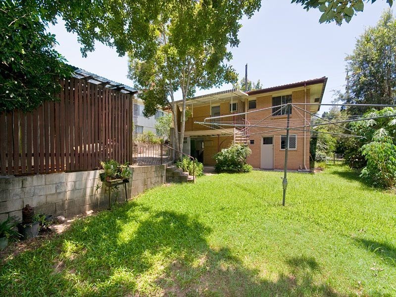 7 Praeger Street, Chapel Hill QLD 4069