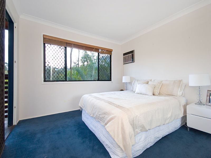 8 Neptune Street, Chapel Hill QLD 4069