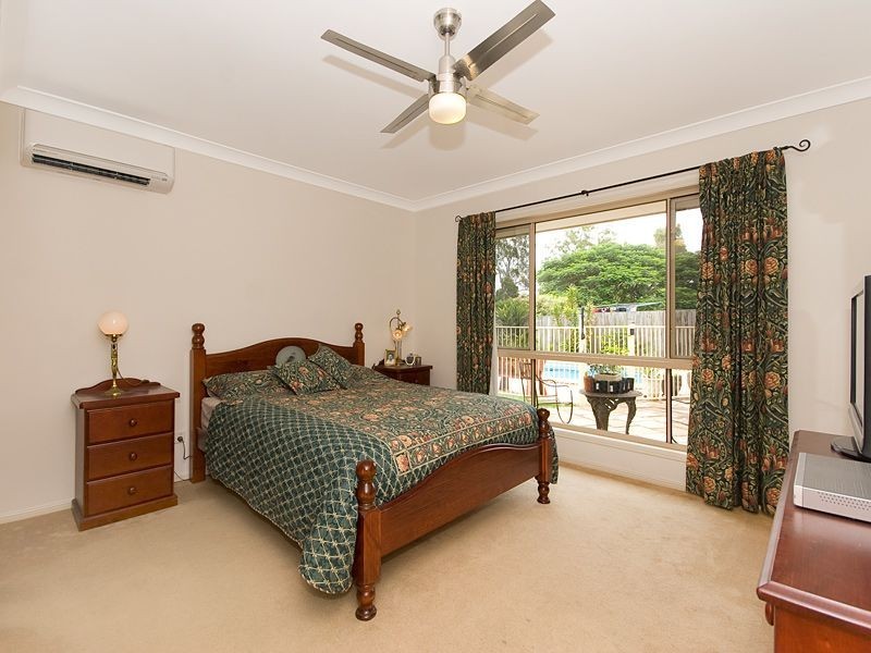 12 Haase Place, Bellbowrie QLD 4070