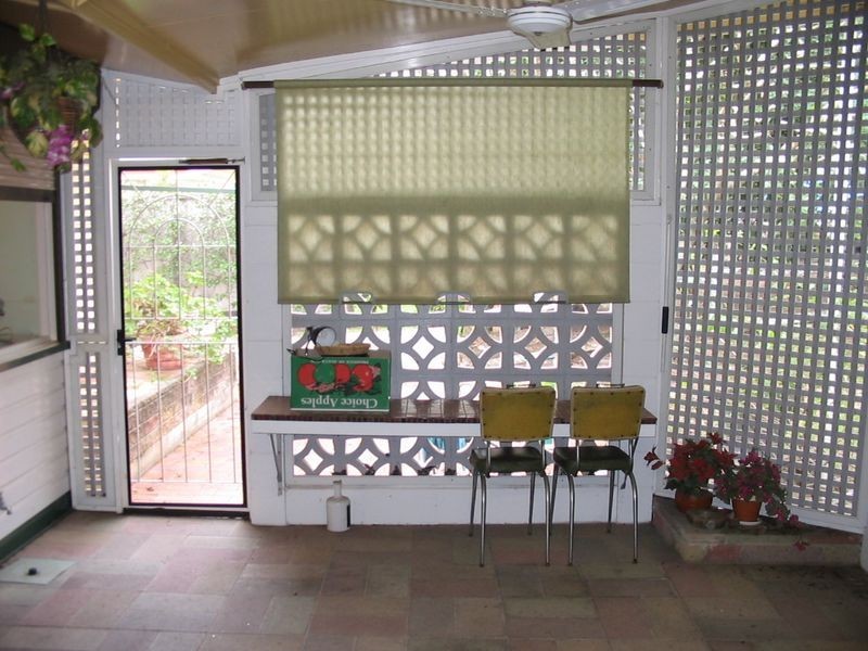 98 Eighth Avenue, St Lucia QLD 4067