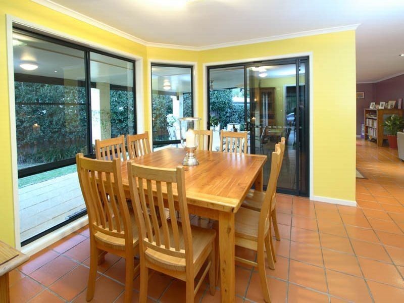 33 Kensington Circuit, Brookfield QLD 4069