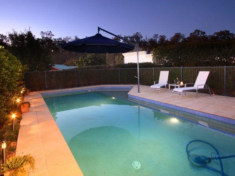 33 Kensington Circuit, Brookfield QLD 4069