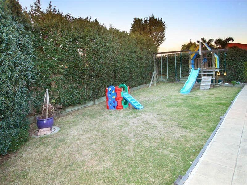 33 Kensington Circuit, Brookfield QLD 4069
