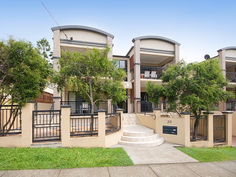 2/29 Holland Street, Toowong QLD 4066